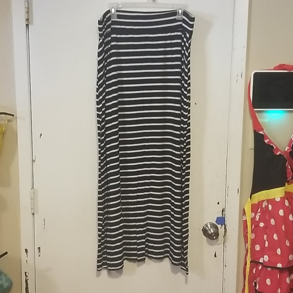 2/$15 a.n.a. Maxi Skirt 1X